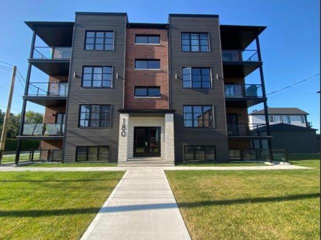 Condo à Louer 180, 21e rue ouest, venise en Québec, Venise en Québec 13 photos | Logis Québec