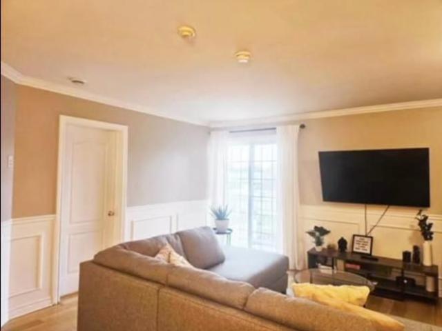Condo à louer 4 ½ à Bois des Fillion, bel espace lumineux, 1 très grande chambre et une plus petite idéal pour un bureau, entrée laveuse/sécheuse