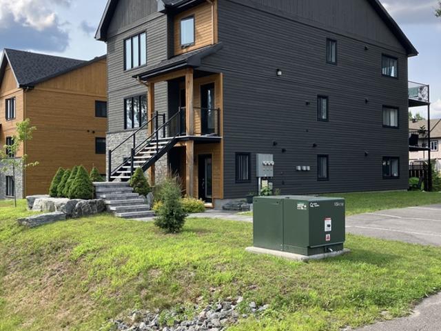 Condo à Louer 529 rue Charlie Forbell, Mont Tremblant 12 photos | Logis Québec