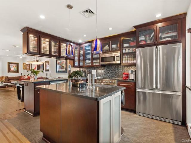 condo Amityville NY DLS105072204