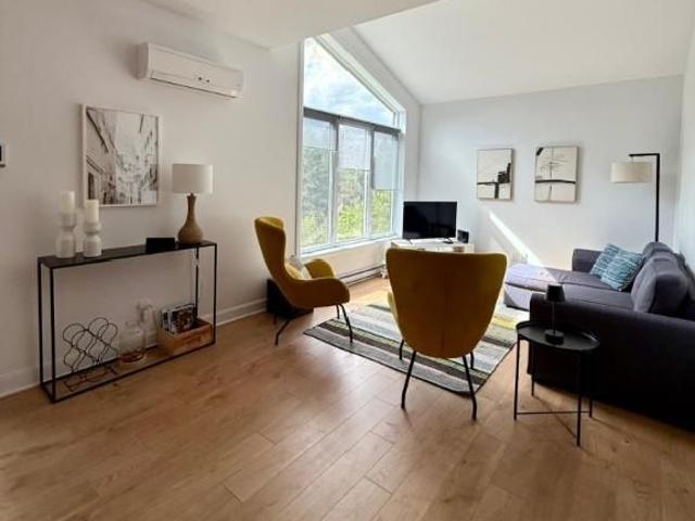 CONDO CHALEUREUX ET LUMINEUX 2 CHAMBRES À LOUER — MONT TREMBLANT | 1 900 $/MOIS