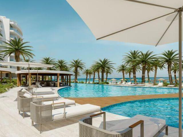 Condo con terraza que tiene vista al mar, cuatro recamaras, alberca, pre venta