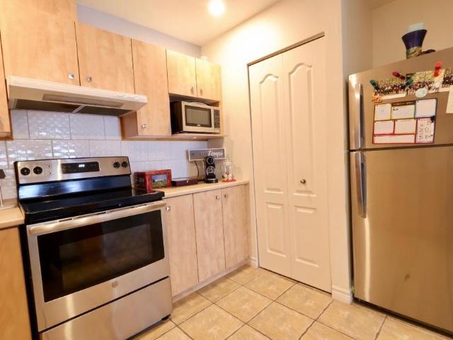 CONDO ENTIÈREMENT MEUBLÉ TOUT INCLUS SECTEUR TRANQUILLE BIEN SITUÉ