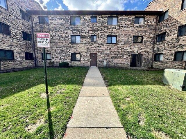 Condo For Sale In Carol Stream, Illinois