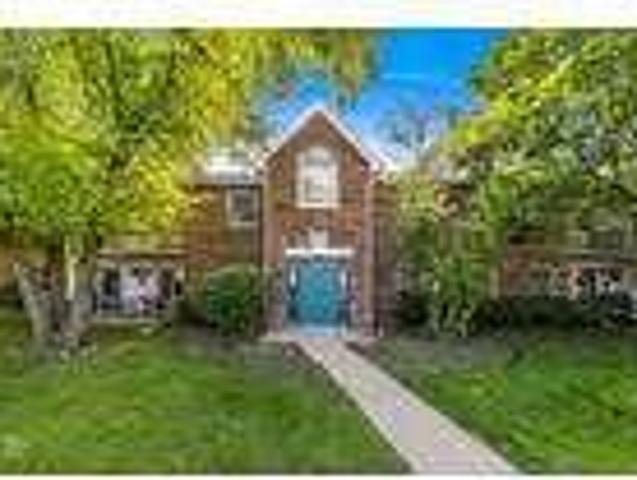Condo For Rent In Lake In The Hills, Illinois
