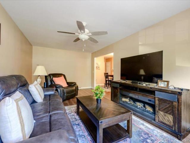condo Kings Park NY ES105581204