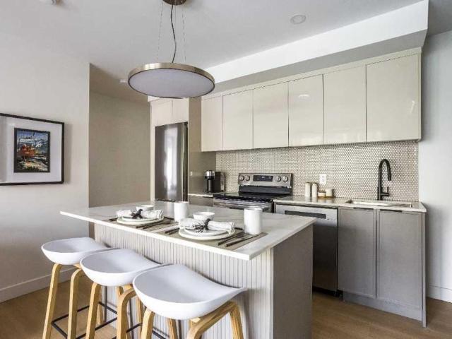 Condo locatif neuf 2 chambres, 2 salles de bain – Entièrement meublé et équipé