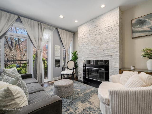 2846 N Damen Avenue # 1