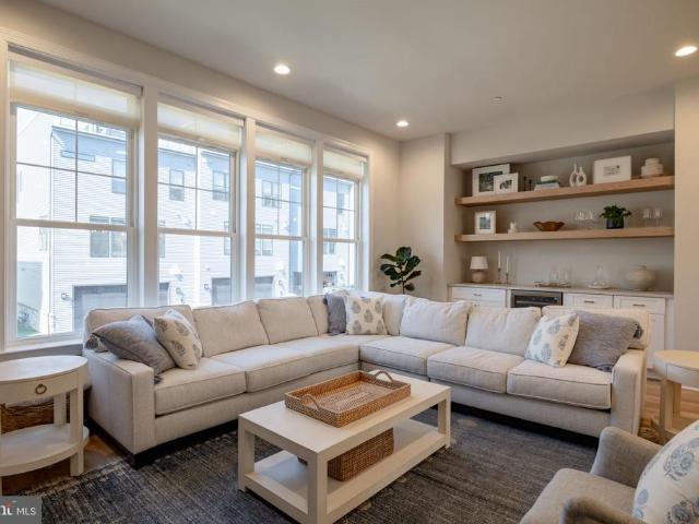 359 W Horseshoe Trail
