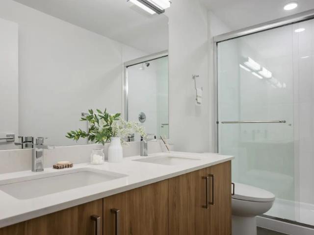 Condo Near Bell Center