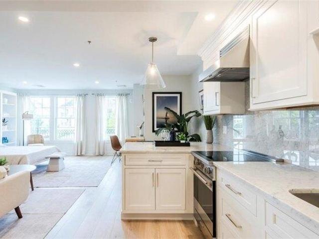condo Newport RI ES105443208
