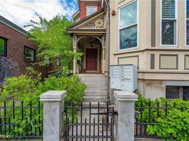 condo Providence RI ES105442404