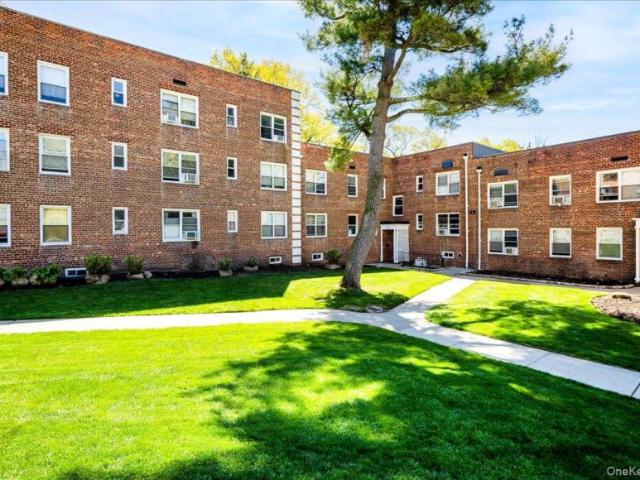 condo Roslyn Heights NY DS103542448