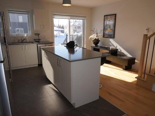 Condo sur deux étages 4 1/2