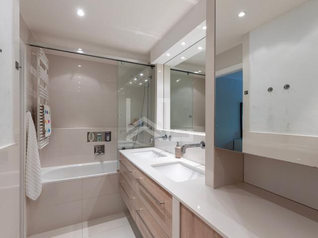 Condominium apartment with 5.5 rooms on sale in Coppet 125 m² | dreamo. Ch