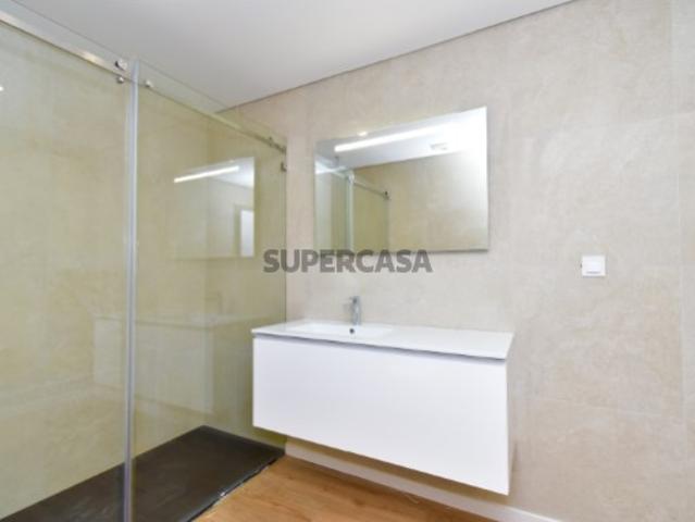 Condomínio AMOREIRA 935 com 3 moradias isoladas T3+1 com piscina