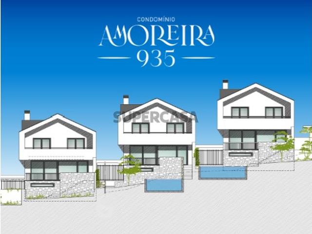 Condomínio AMOREIRA 935 com 3 moradias isoladas T3+1 com piscina