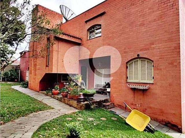Casa em Condomínio | 486m² | 4 Dorms | 1400m² Terreno | 6 Vagas | Lazer Completo