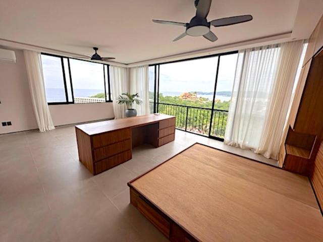 Condominio con vista al mar, area de lavado, alberca, cerca de Playa Arrocito, en venta Huatulco