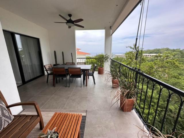 Condominio con vista al mar, area de lavado, alberca, cerca de Playa Arrocito, en venta Huatulco