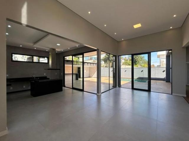 Condomínio Costa Laguna Casa Linear com 460m² Condomínio das Minas