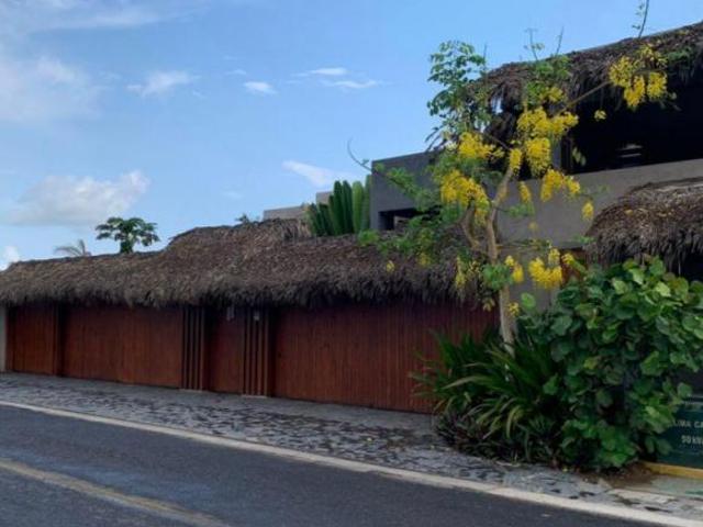 CONDOMINIO DE LUJO EN VENTA EN ZIHUATANEJO, GRO