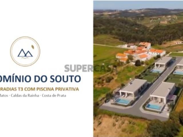 Condomínio do Souto Villa I: Arquitetura Contemporânea, Piscina e Carport Duplo
