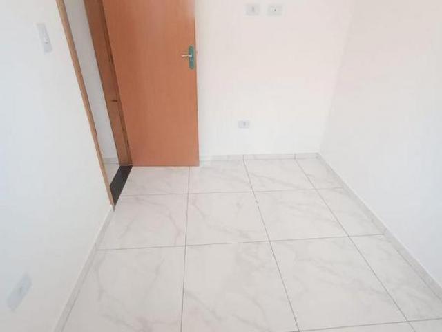 Condomínio em Praia Grande, com 2 quartos, opções com sacada, sobrado e quintal!