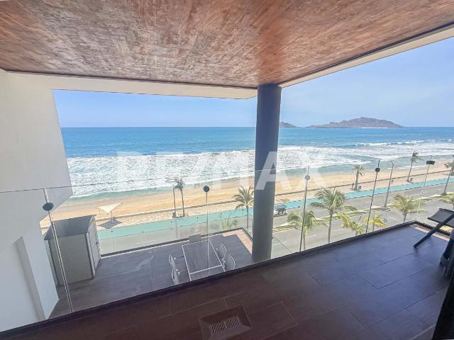 Condominio en renta con vista al mar en Malecón!