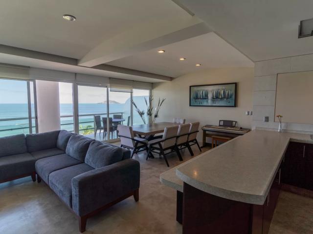 Condominio en venta en torre azul con vista al mar