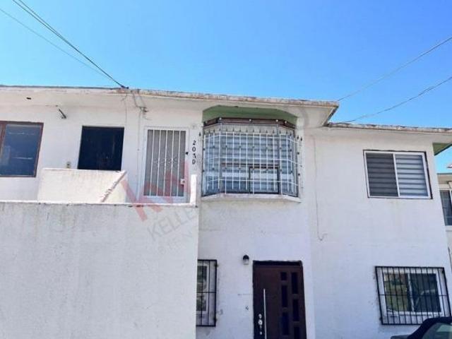 CONDOMINIO RECIEN REMODELADO!