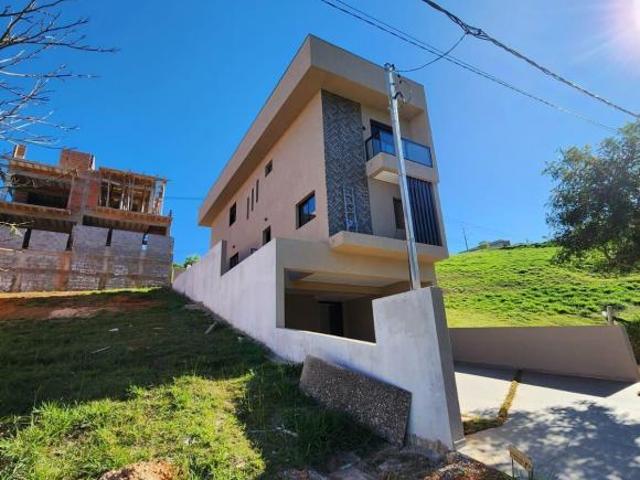 Casa a venda em Condomínio