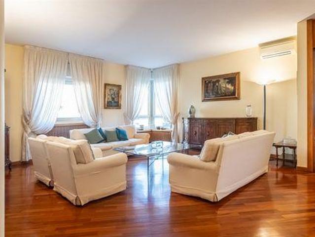 Condominio 4 camere da letto, Milano LombardiaLombardy DS99772371