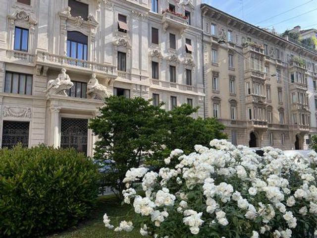 Condominio 5 camere da letto, Milano LombardiaLombardy DLS103701047