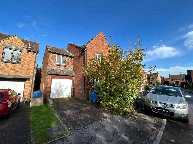 Coney Grange, Warfield, Berkshire, RG42 3 bed semi detached house to rent £1,900 pcm £438 pw
