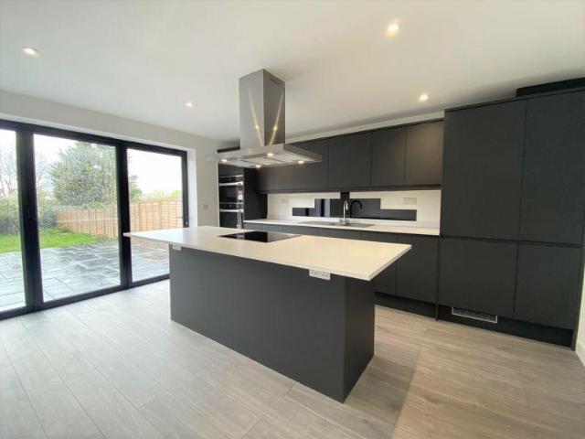 Coneygear Road, Huntingdon 3 bed detached house to rent £2,260 pcm £522 pw