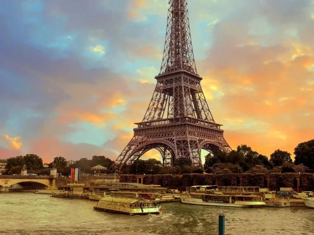 Confidencial: Vista deslumbrante de Paris da Torre Eiffel e do Sena, 2 quartos, bom estado, exposição linda
