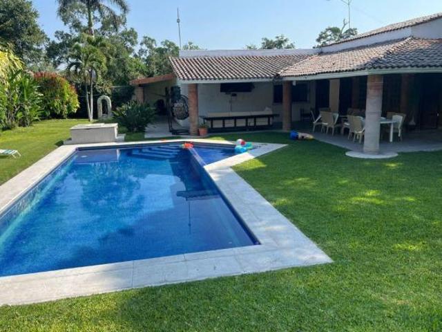 Confortable y Excelente casa en un nivel en Mazatepec, Morelos, jardin, alberca