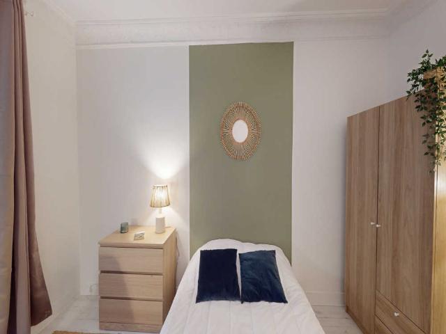 Chambre à Paris Rue Euryale Dehaynin, Vilette