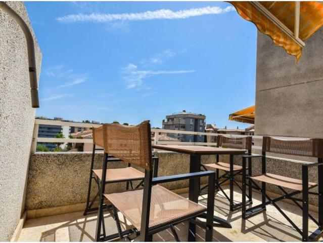 Confortable piso ubicado en una zona residencial de PORTALS, muy familiar y tranquila
