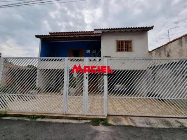 Confortável Sobrado à venda em Jacareí SP 2 Suítes!