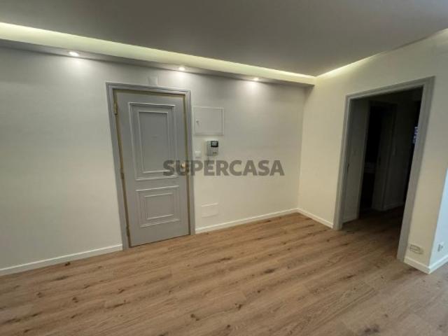 Apartamento Renovado em Carcavelos, Cascais 3 Quartos