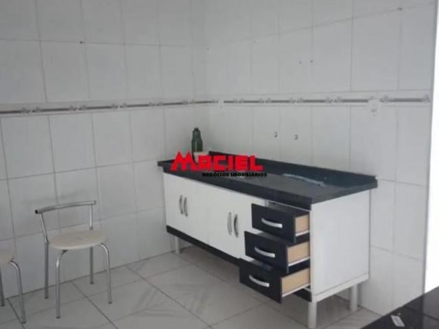 CONFORTO EM DOBRO: CASA COM 2 SUÍTES Á VENDA