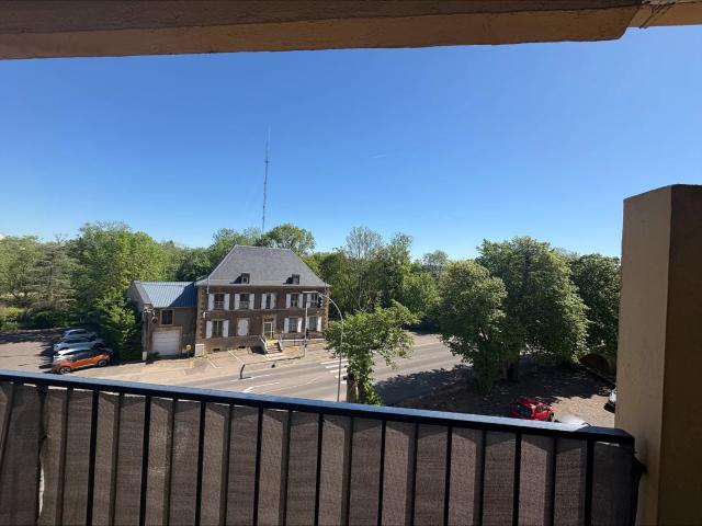 CONFLANS EN JARNISY F2 avec balcon et Pkg