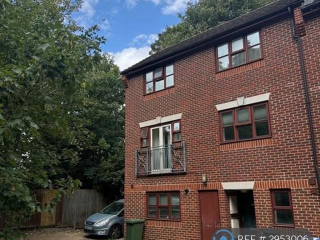 Congleton Grove, London, SE18 3 bed end of terrace house to rent £2,450 pcm £565 pw