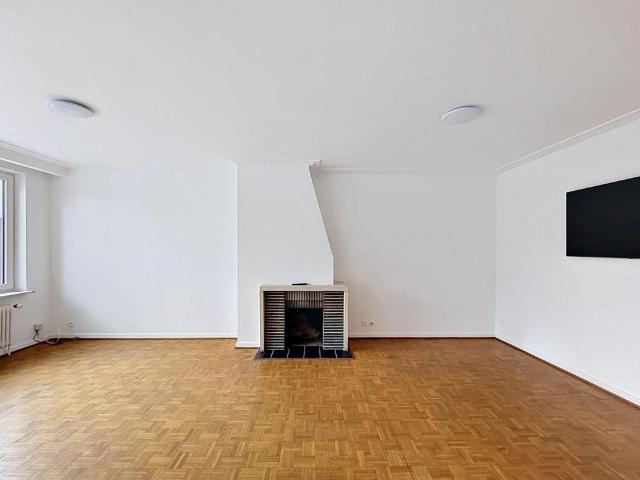 Congress: beautiful 2 bedroom apartment + parking