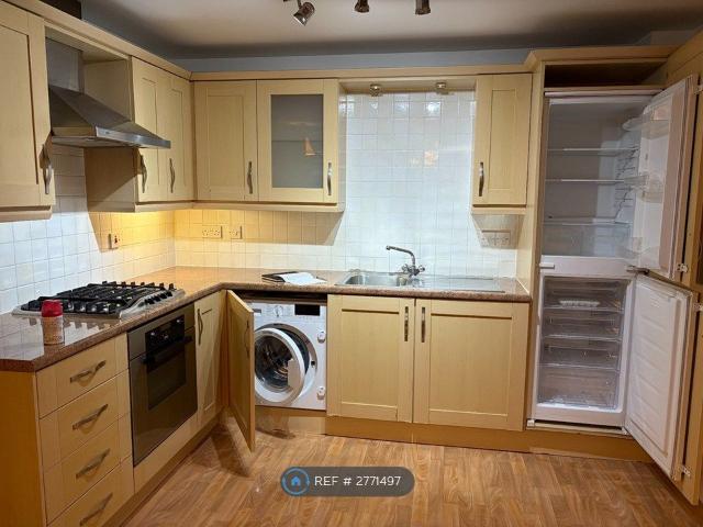 Conigre Square, Trowbridge BA14, 2 bed flat to rent, £975 pcm | PrimeLocation