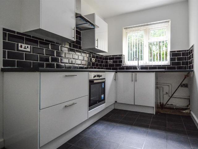 Conifer Drive, Northfield, Birmingham, West Midlands B31, 2 bed flat to rent, £925 pcm | PrimeLocation