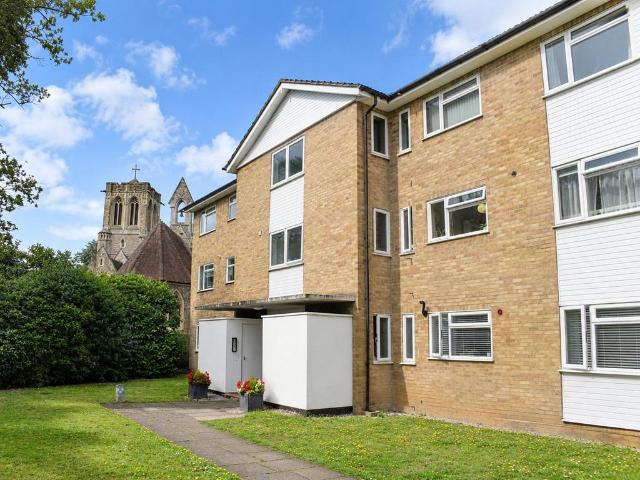 Conifers, WEYBRIDGE, KT13 2 bed apartment to rent £1,850 pcm £427 pw