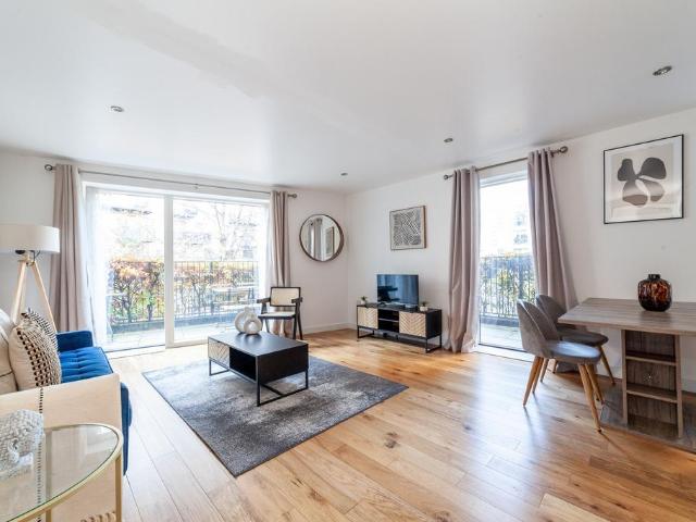 Conington Road 2 bed ground floor flat to rent £2,729 pcm £630 pw